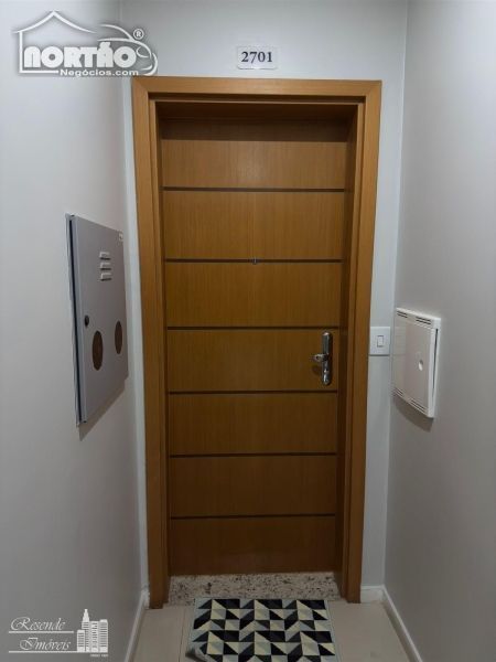 Casa à venda com 5 quartos, 140m² - Foto 1