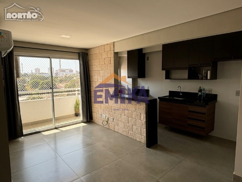 Casa à venda com 3 quartos, 70m² - Foto 2