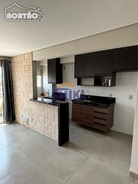 Casa à venda com 3 quartos, 70m² - Foto 3