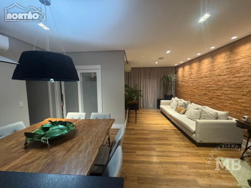 Casa à venda com 3 quartos, 131m² - Foto 2