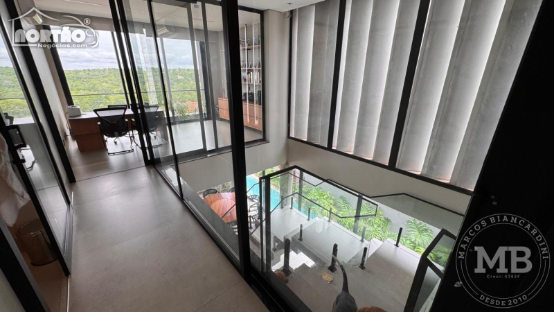 Casa à venda com 4 quartos, 380m² - Foto 5