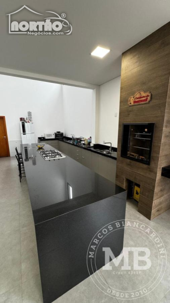 Casa à venda com 3 quartos, 233m² - Foto 10