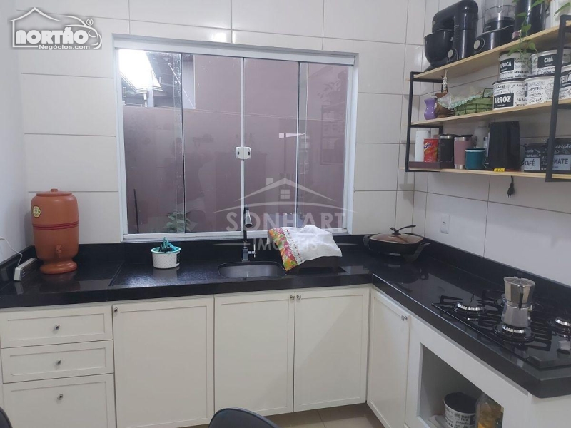 Casa à venda com 3 quartos, 78m² - Foto 2