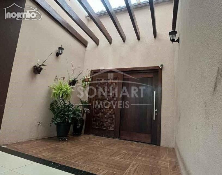 Casa à venda com 3 quartos, 114m² - Foto 2