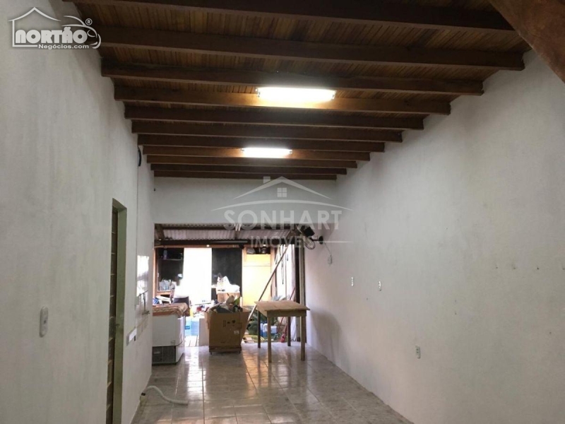 Casa à venda com 3 quartos, 85m² - Foto 2