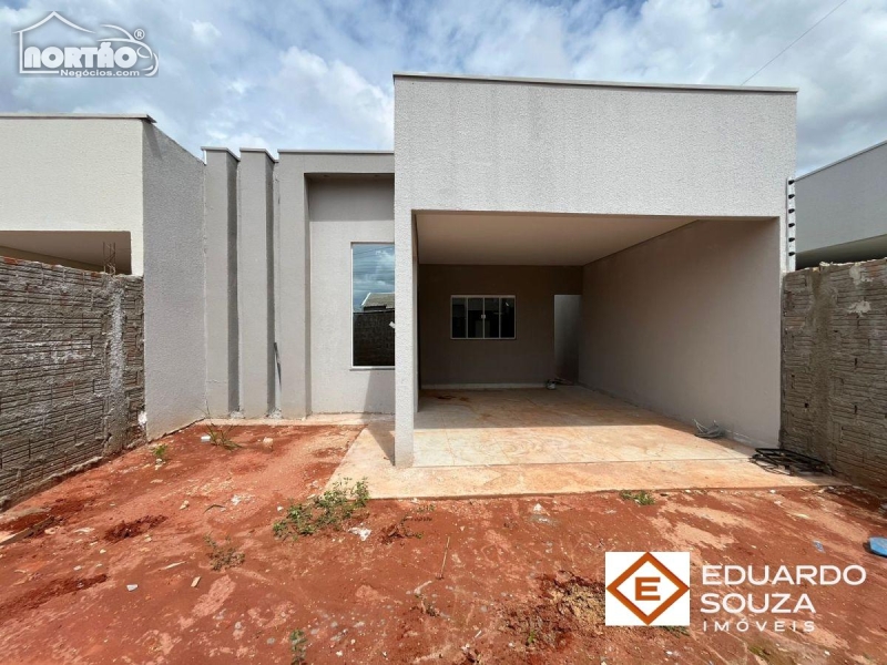 Casa à venda com 3 quartos, 89m² - Foto 2