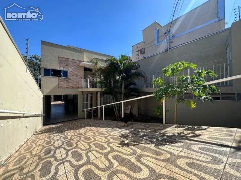 Casa à venda com 4 quartos, 314m² - Foto 2