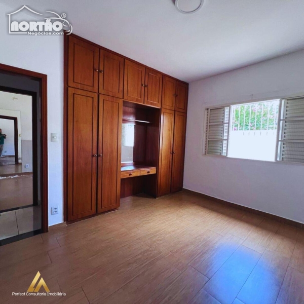 Casa à venda com 5 quartos, 300m² - Foto 8