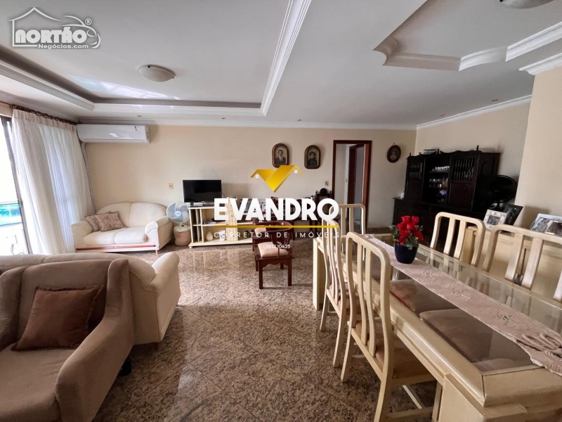 Casa à venda com 4 quartos, 216m² - Foto 6