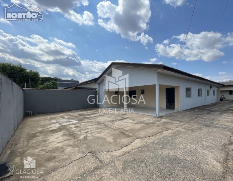 Casa à venda com 2 quartos, 128m² - Foto 2