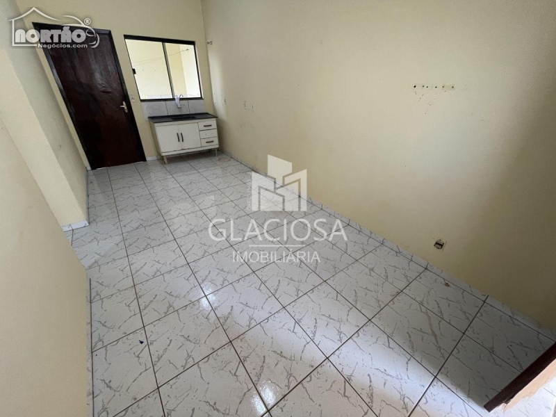 Casa à venda com 3 quartos, 60m² - Foto 4