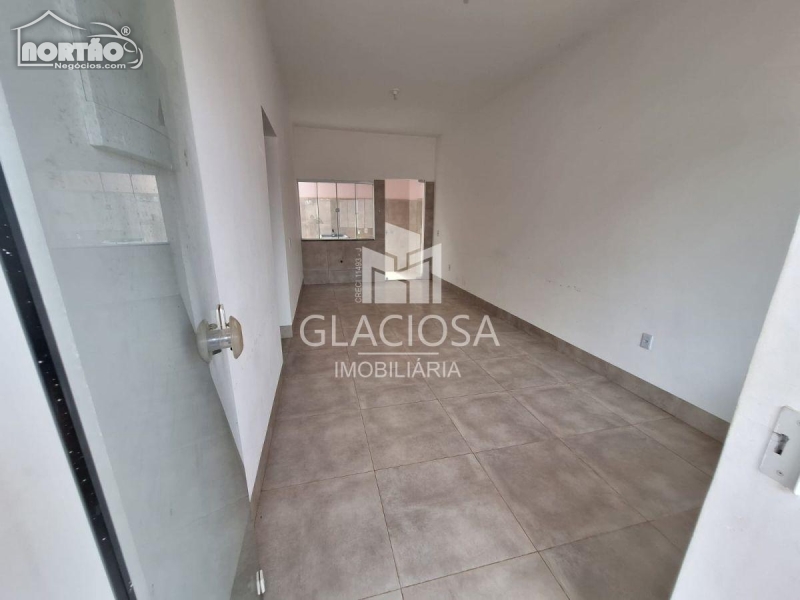 Casa à venda com 3 quartos, 75m² - Foto 3