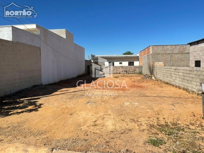 Casa à venda com 2 quartos, 89m² - Foto 1