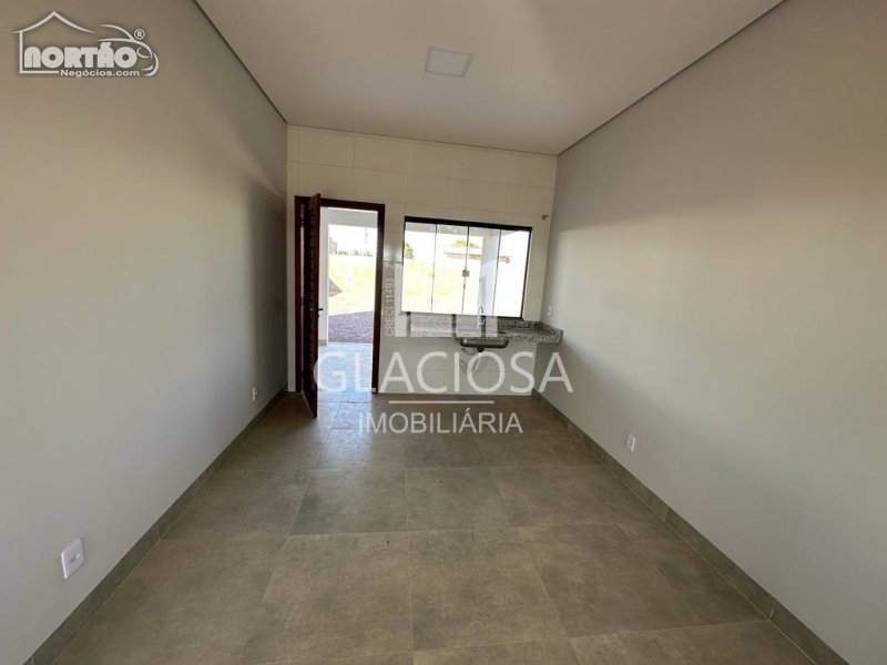 Casa à venda com 2 quartos, 89m² - Foto 3