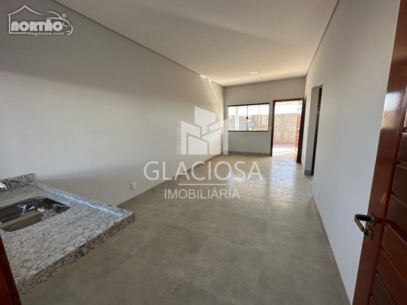 Casa à venda com 2 quartos, 89m² - Foto 4