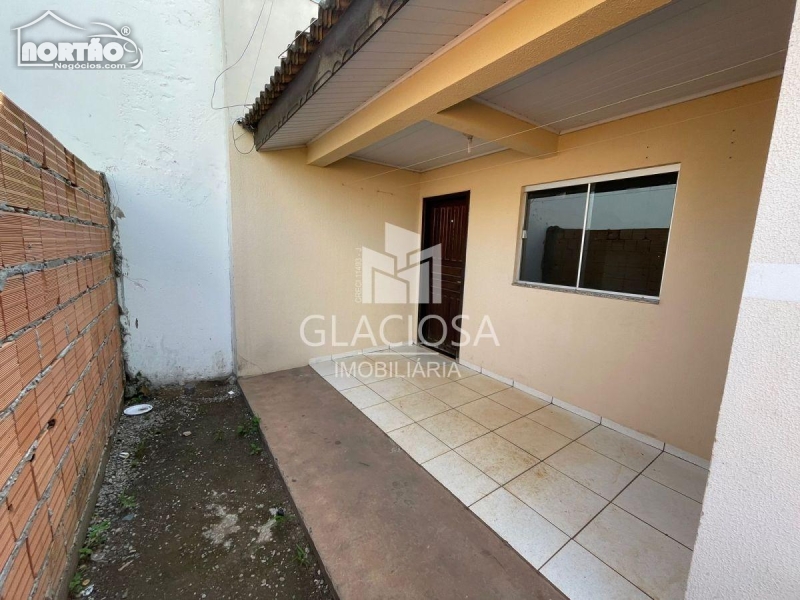 Casa à venda com 3 quartos, 74m² - Foto 2