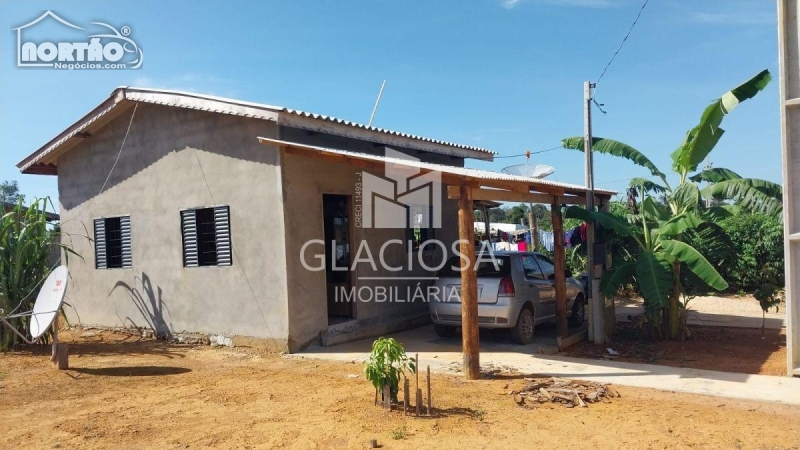 Casa à venda com 3 quartos, 48m² - Foto 1