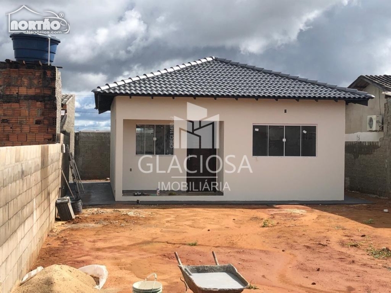 Casa à venda com 3 quartos, 57m² - Foto 2