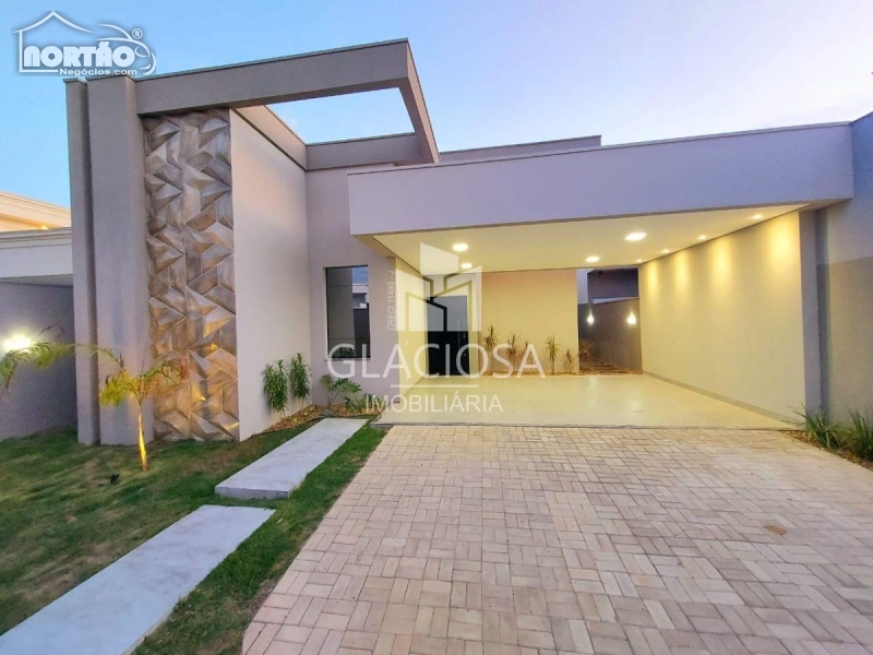 Casa à venda com 3 quartos, 164m² - Foto 1