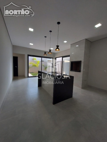 Casa à venda com 3 quartos, 164m² - Foto 2