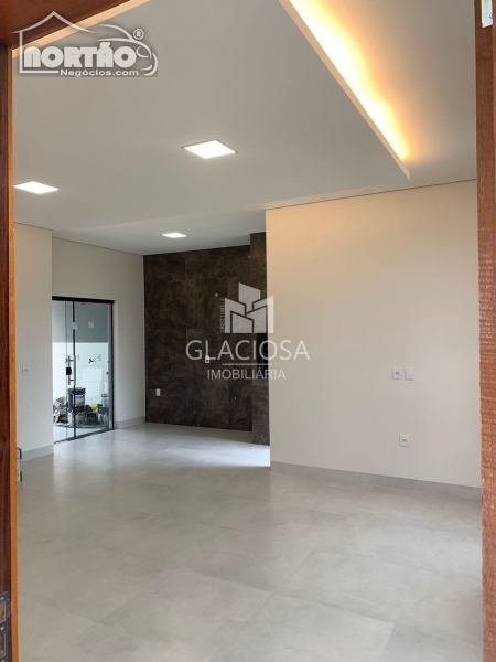 Casa à venda com 3 quartos, 92m² - Foto 2