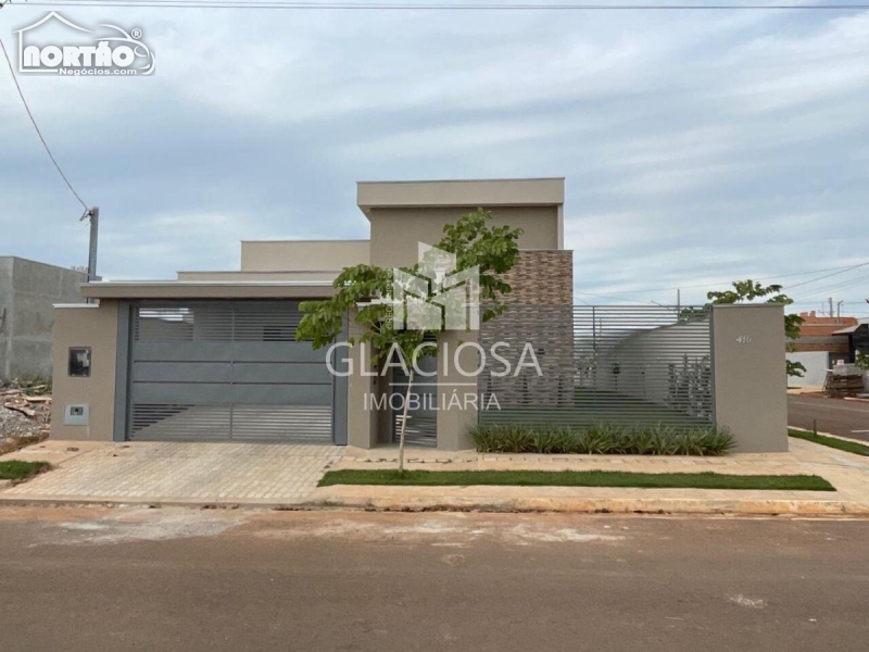 Casa à venda com 3 quartos, 128m² - Foto 1