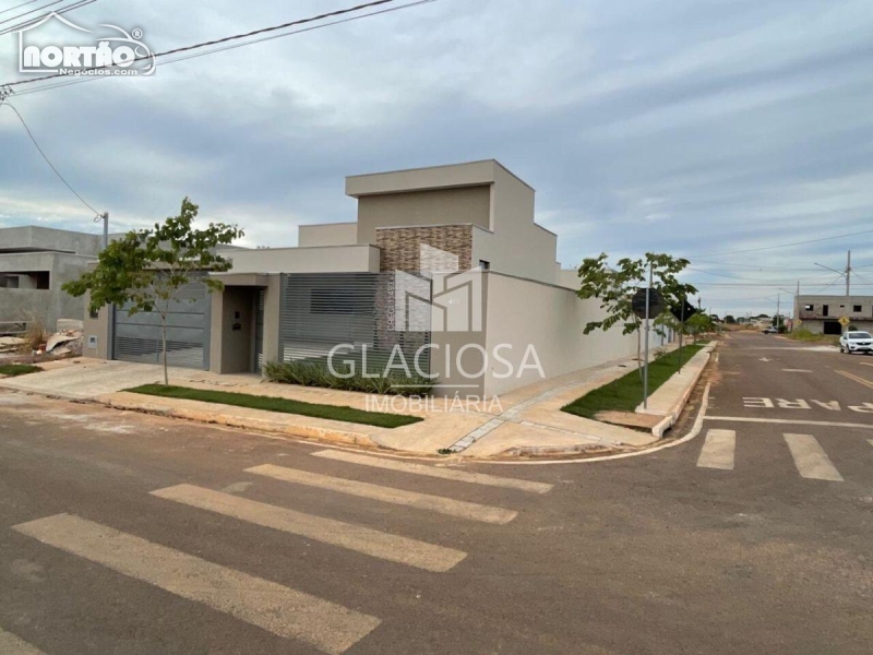 Casa à venda com 3 quartos, 128m² - Foto 2