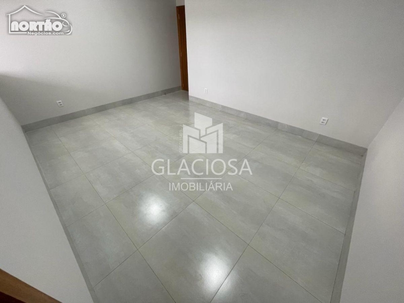 Casa à venda com 3 quartos, 128m² - Foto 9