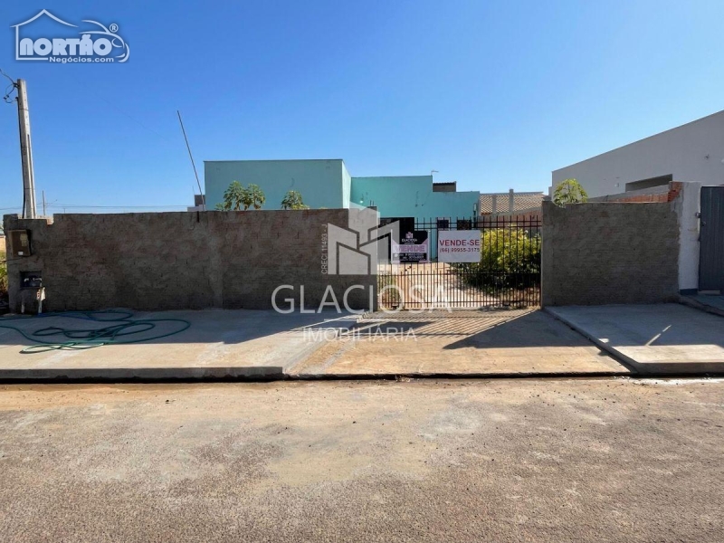 Casa à venda com 3 quartos, 140m² - Foto 1