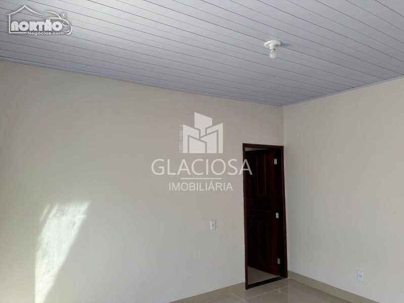 Casa à venda com 2 quartos, 118m² - Foto 2