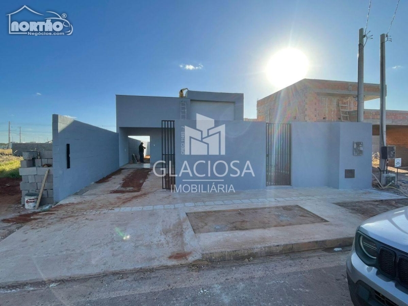 Casa à venda com 4 quartos, 100m² - Foto 1