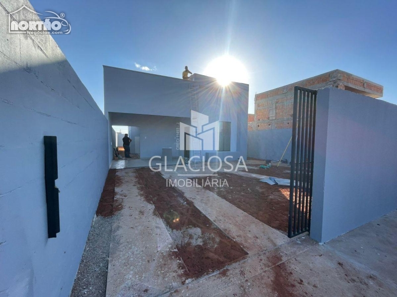 Casa à venda com 4 quartos, 100m² - Foto 2