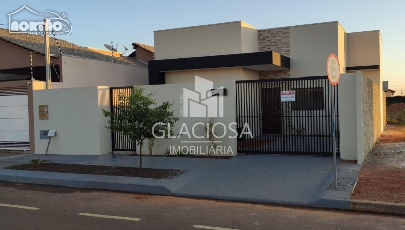 Casa à venda com 2 quartos, 64m² - Foto 1