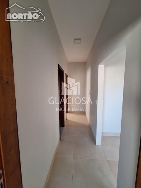 Casa à venda com 2 quartos, 64m² - Foto 2