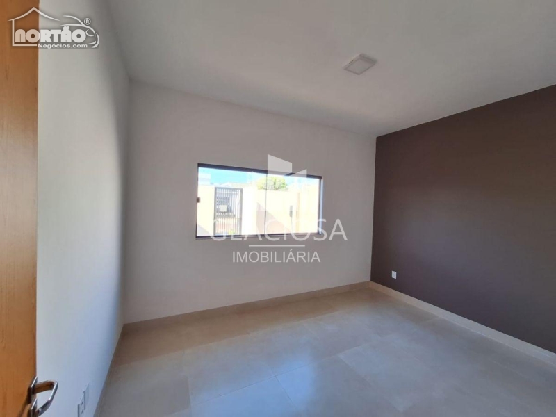 Casa à venda com 2 quartos, 64m² - Foto 3