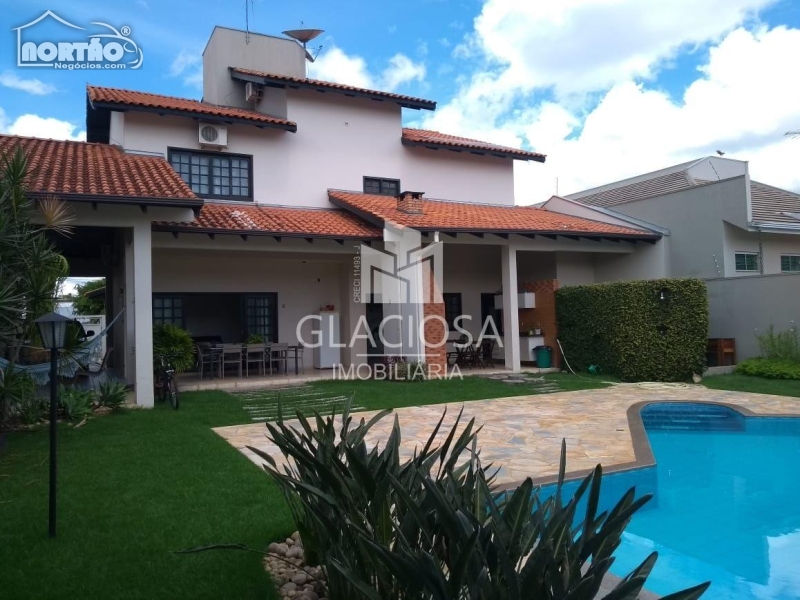 Casa à venda com 2 quartos, 383m² - Foto 4