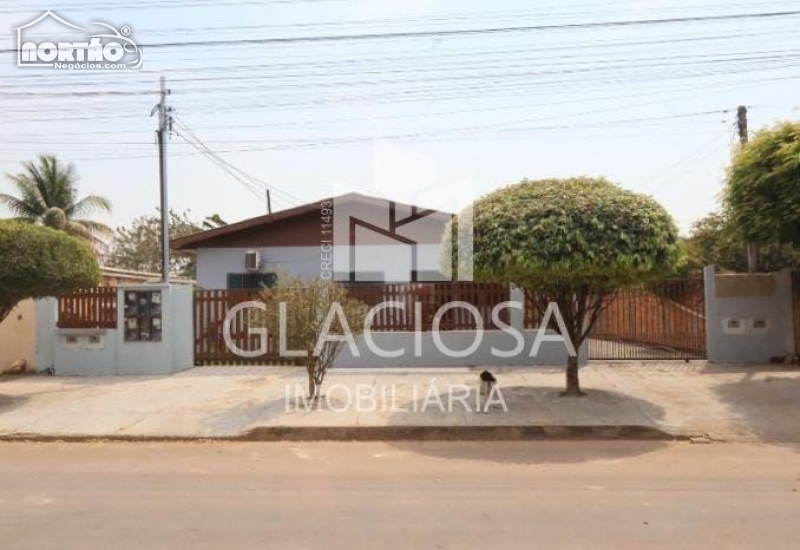 Casa à venda com 4 quartos, 147m² - Foto 1