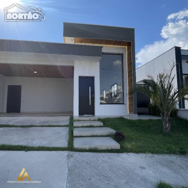CASA a venda no ROD. JOÃO AMARAL GURGEL em Taubaté/SP