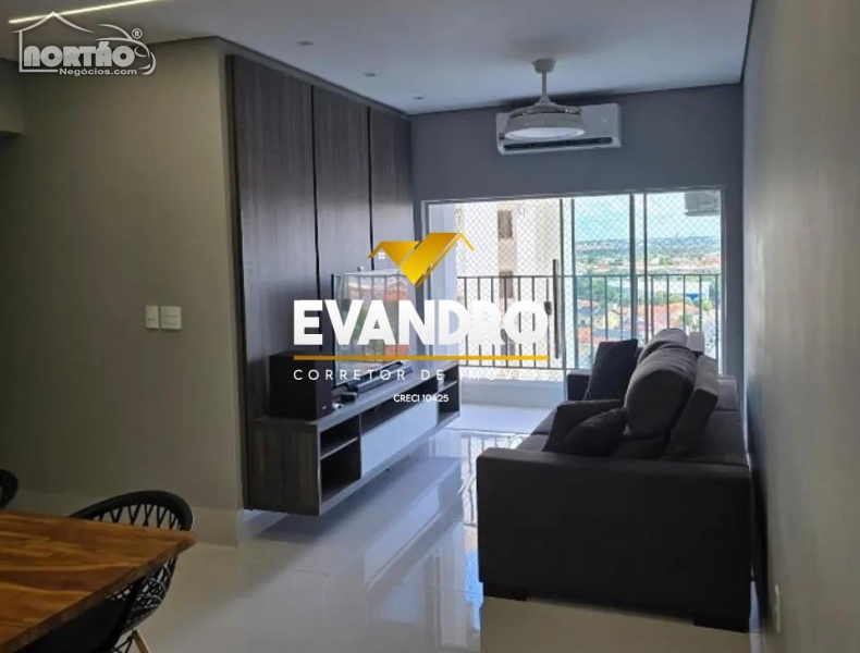 Casa à venda com 2 quartos, 72m² - Foto 1