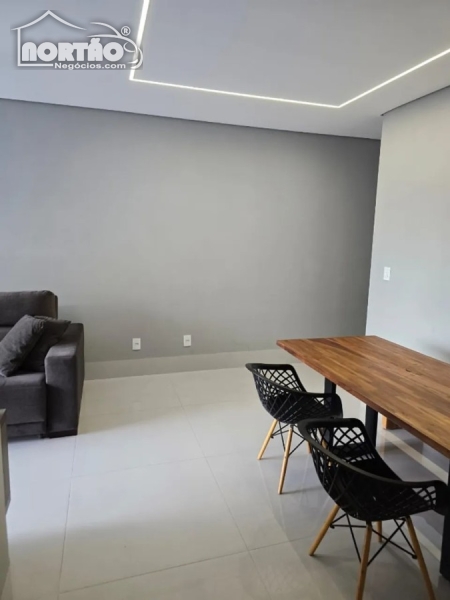 Casa à venda com 2 quartos, 72m² - Foto 4