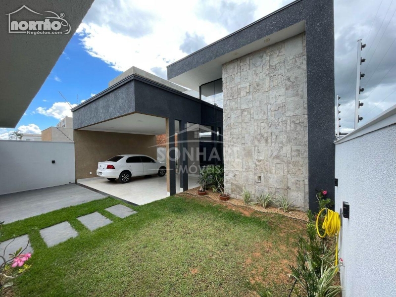 CASA A VENDA NO RESIDENCIAL SANTA CECÍLIA EM SINOP/MT