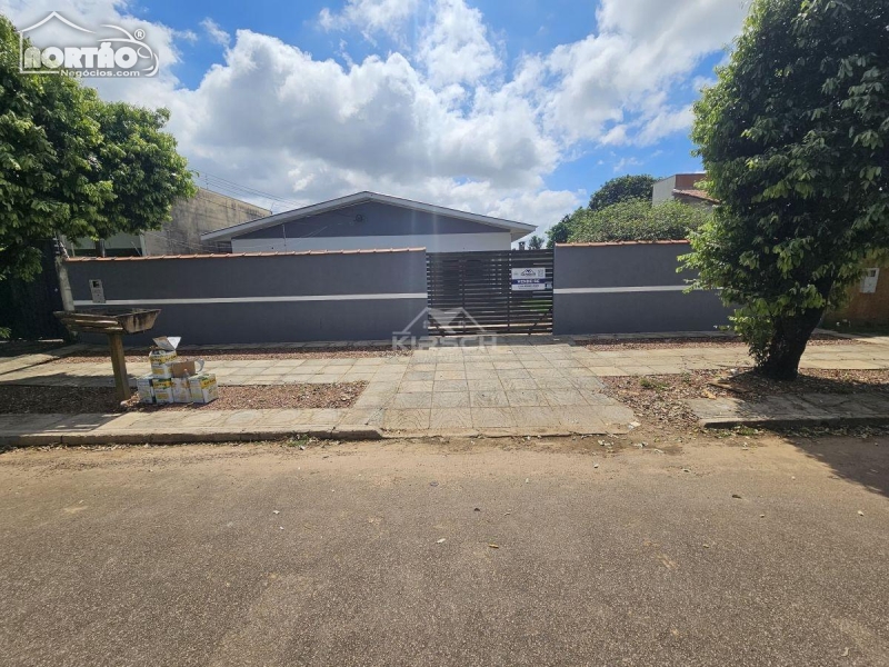 CASA A VENDA NO JARDIM CELESTE EM SINOP/MT
