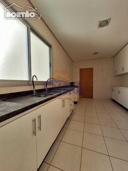 Casa à venda com 4 quartos, 146m² - Foto 4