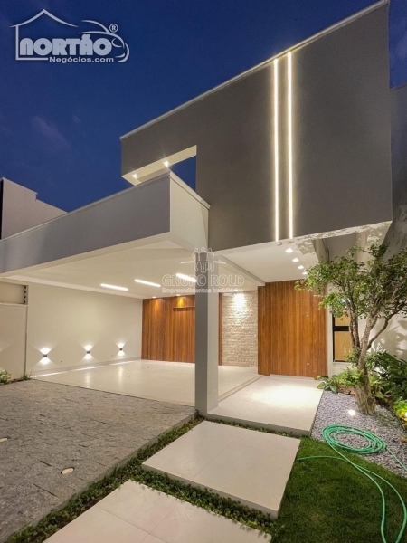 CASA A VENDA NO AQUAELA DAS ARTES EM SINOP/MT