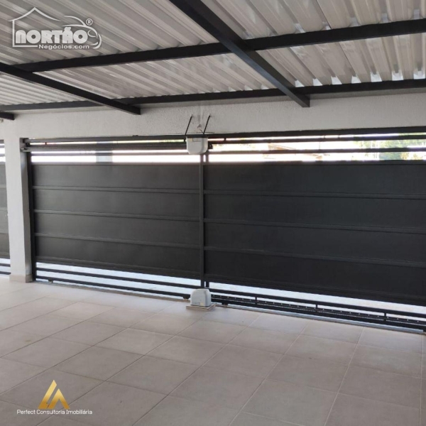 Casa à venda com 5 quartos, 250m² - Foto 1
