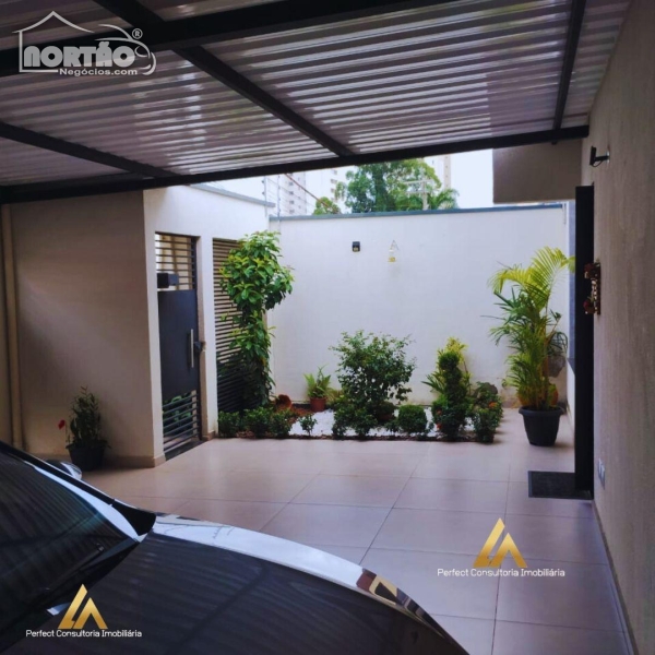 Casa à venda com 5 quartos, 250m² - Foto 3