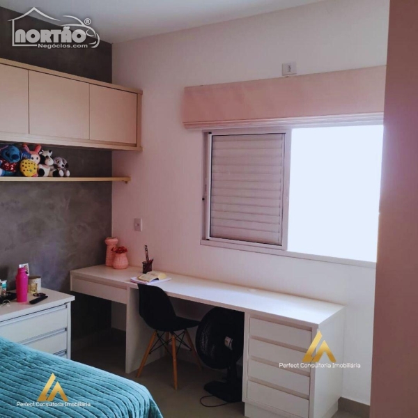 Casa à venda com 5 quartos, 250m² - Foto 8