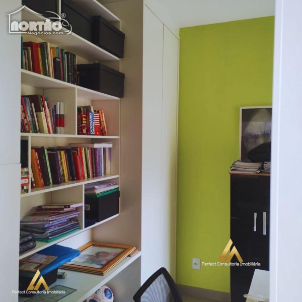 Casa à venda com 5 quartos, 250m² - Foto 9
