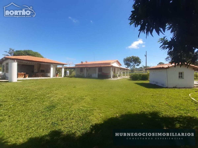 Casa à venda com 4 quartos, 14m² - Foto 1