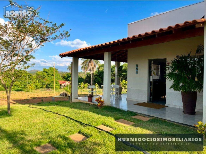 Casa à venda com 3 quartos, 6810m² - Foto 4